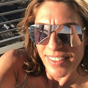 Meet your Posher, Adrianne